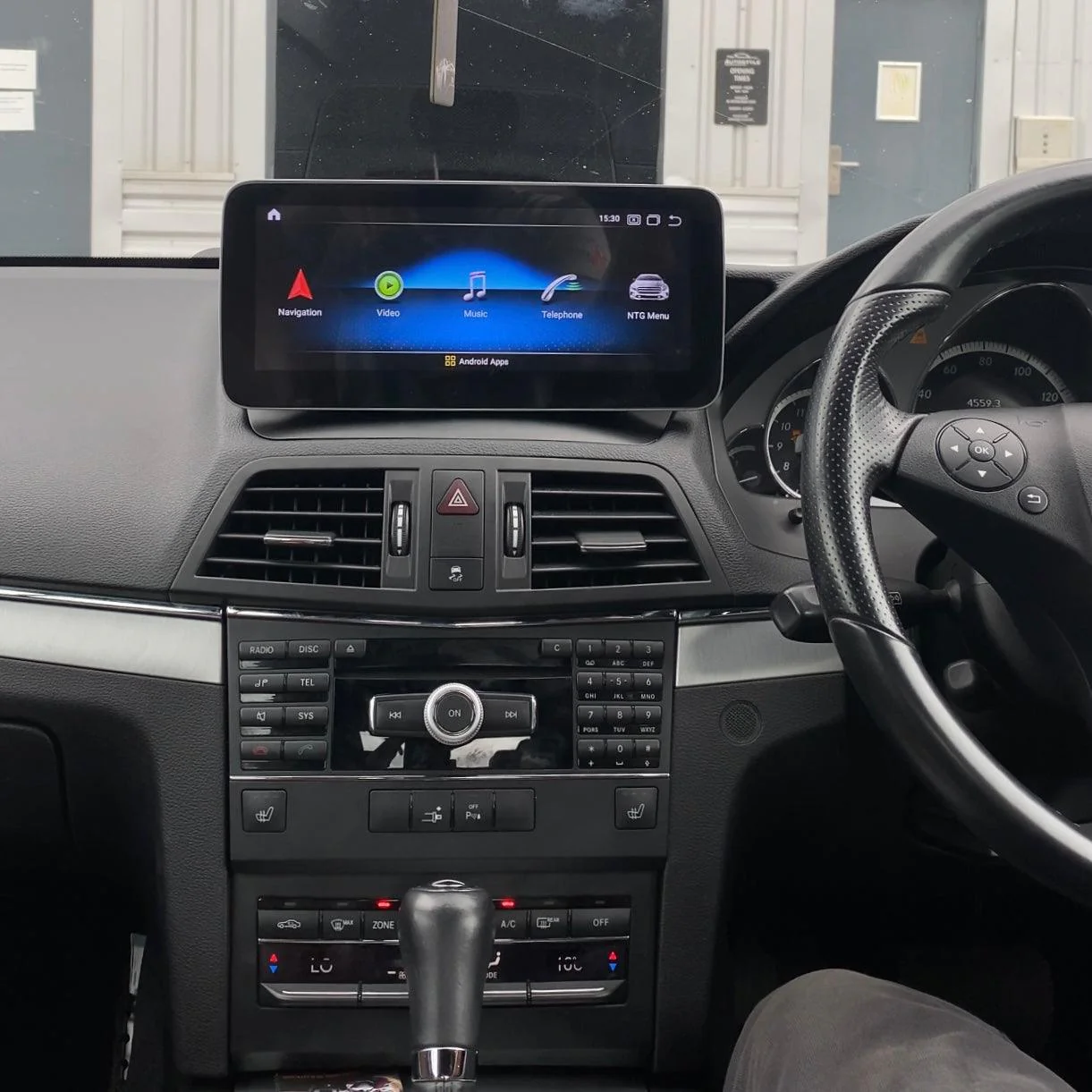 Mercedes-Benz E Class C207/A207 (2010-2016) Apple CarPlay Android Auto 10.25" Touch Screen RHD 2-Door Coupe - Image 8