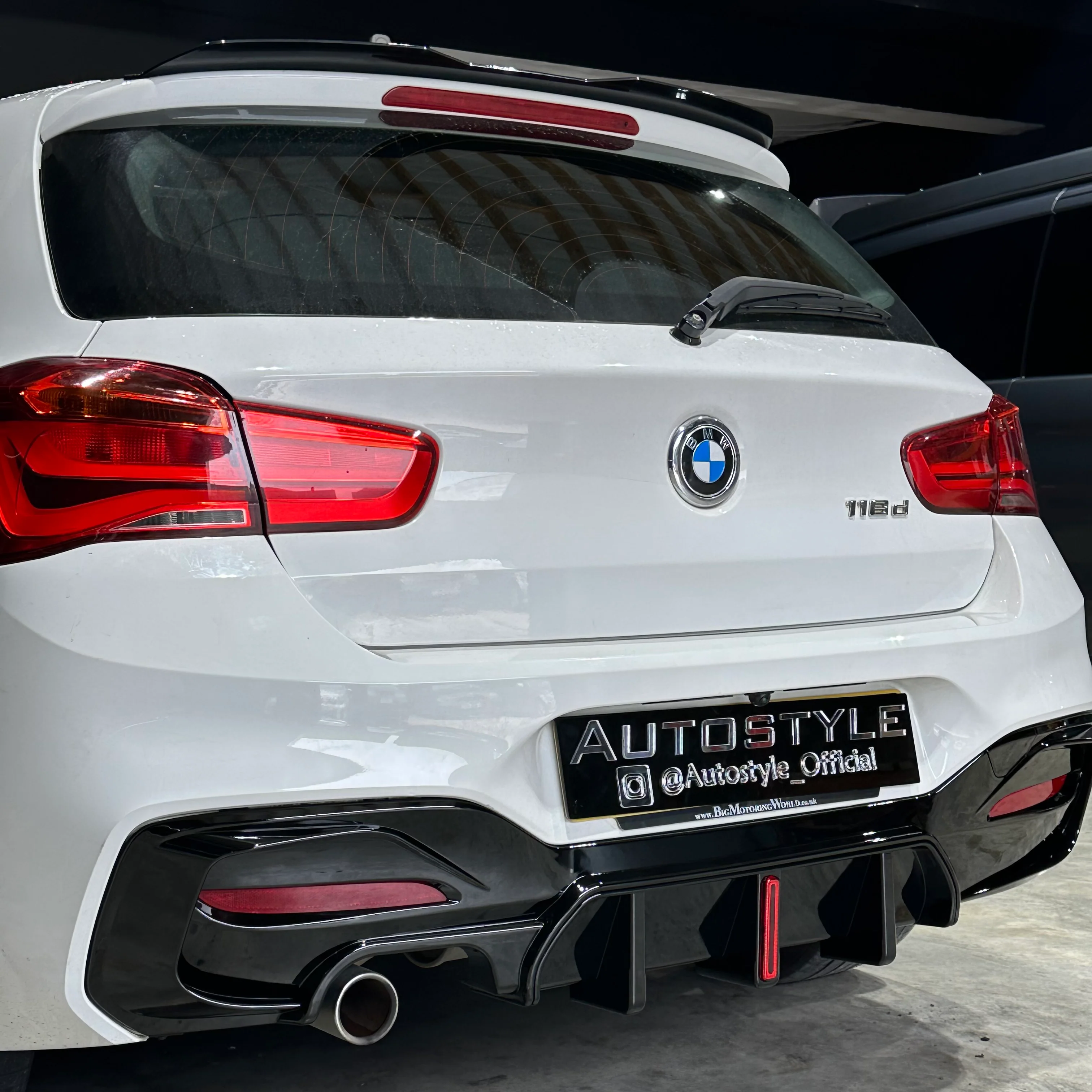 MP Style Rear Diffuser With F1 Light For BMW 1 Series F20 M-Sport 2015-2019 LCI - Image 3